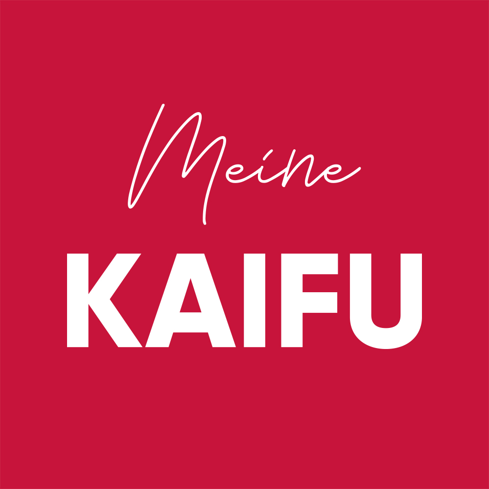 Logo der App „Meine KAIFU“ in weißer Schrift auf rotem Grund.